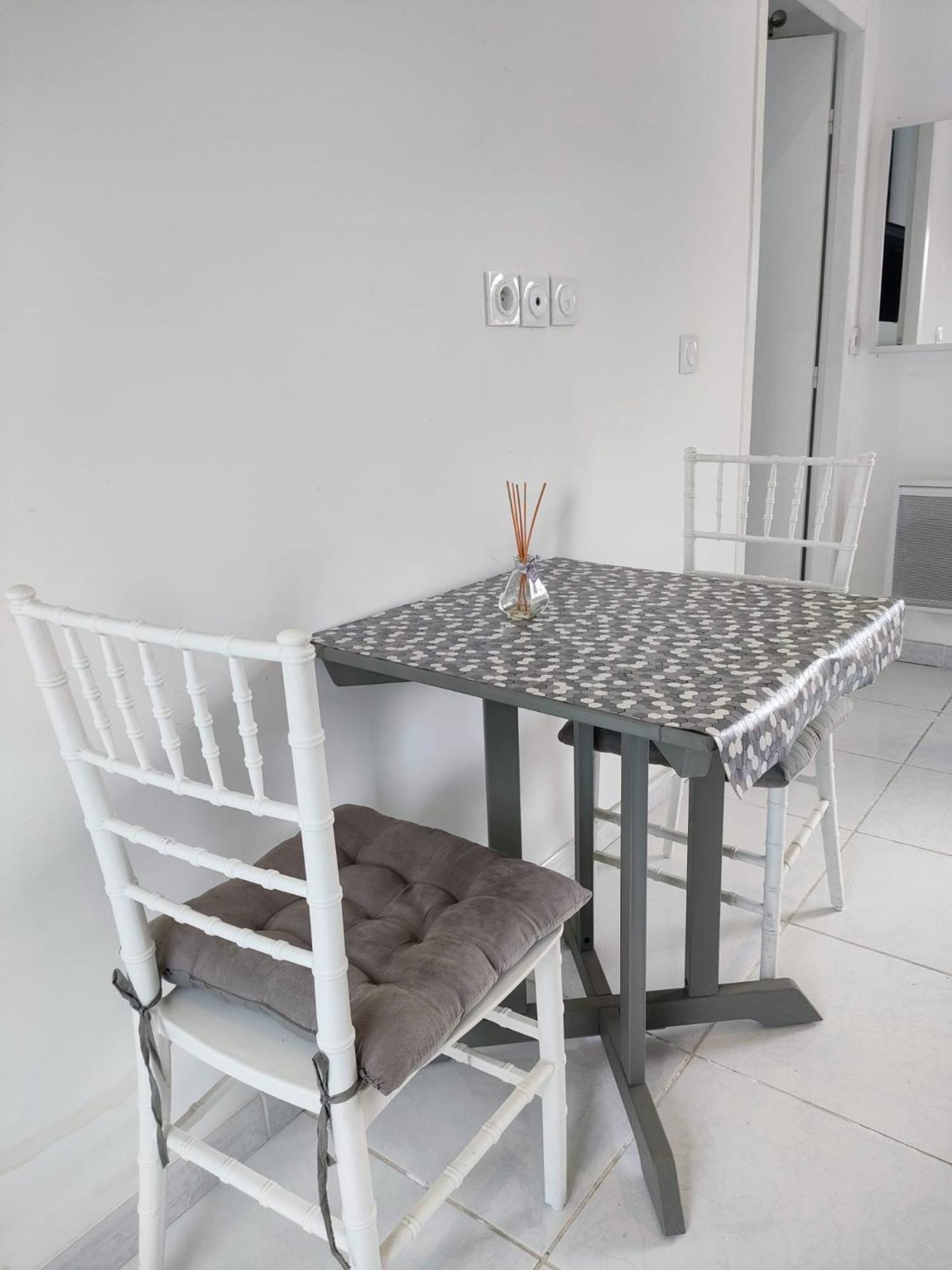 Des Canaris Apartment *